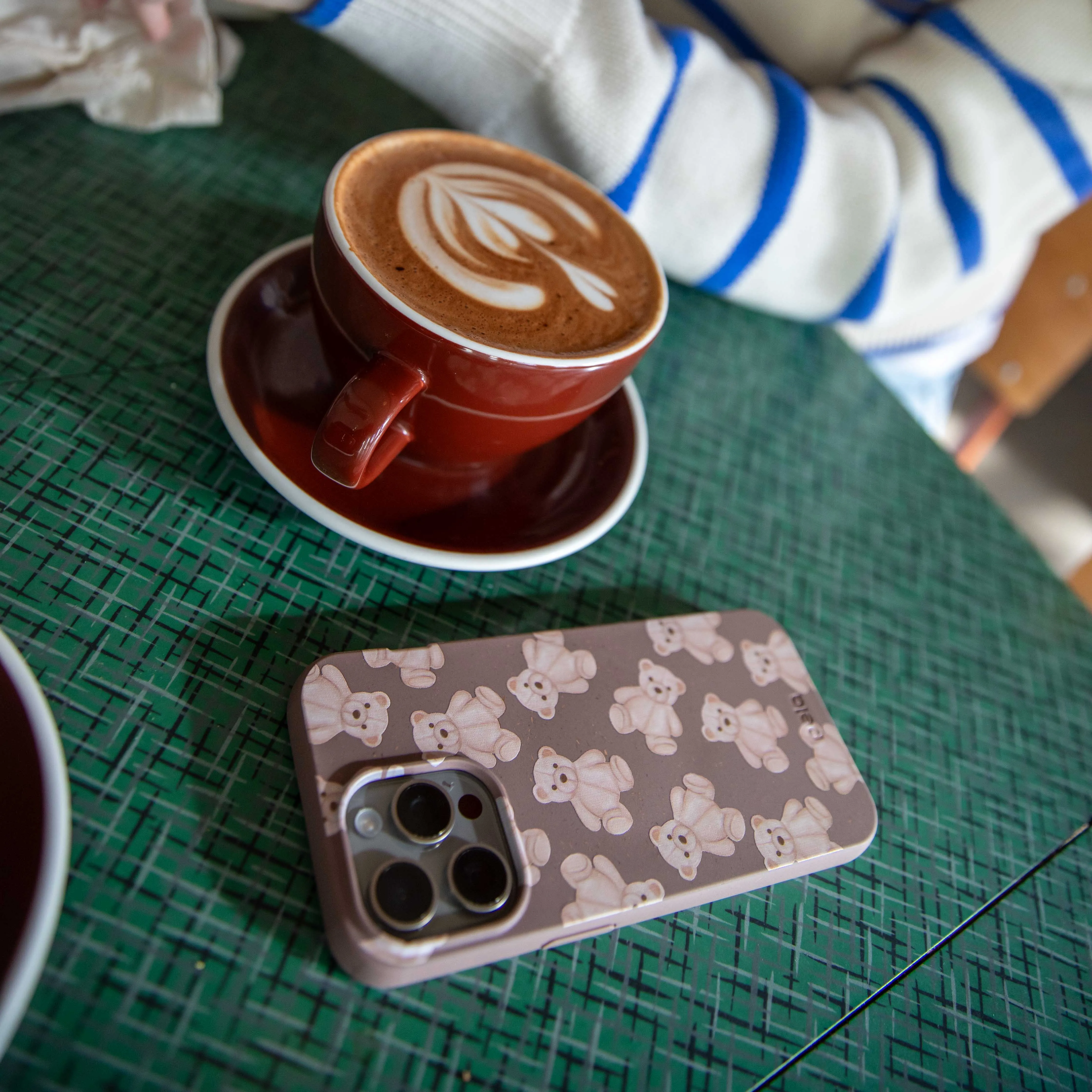 Colorful Accent Comfort Padding Chocolate Brown Teddy Love iPhone 17 Case