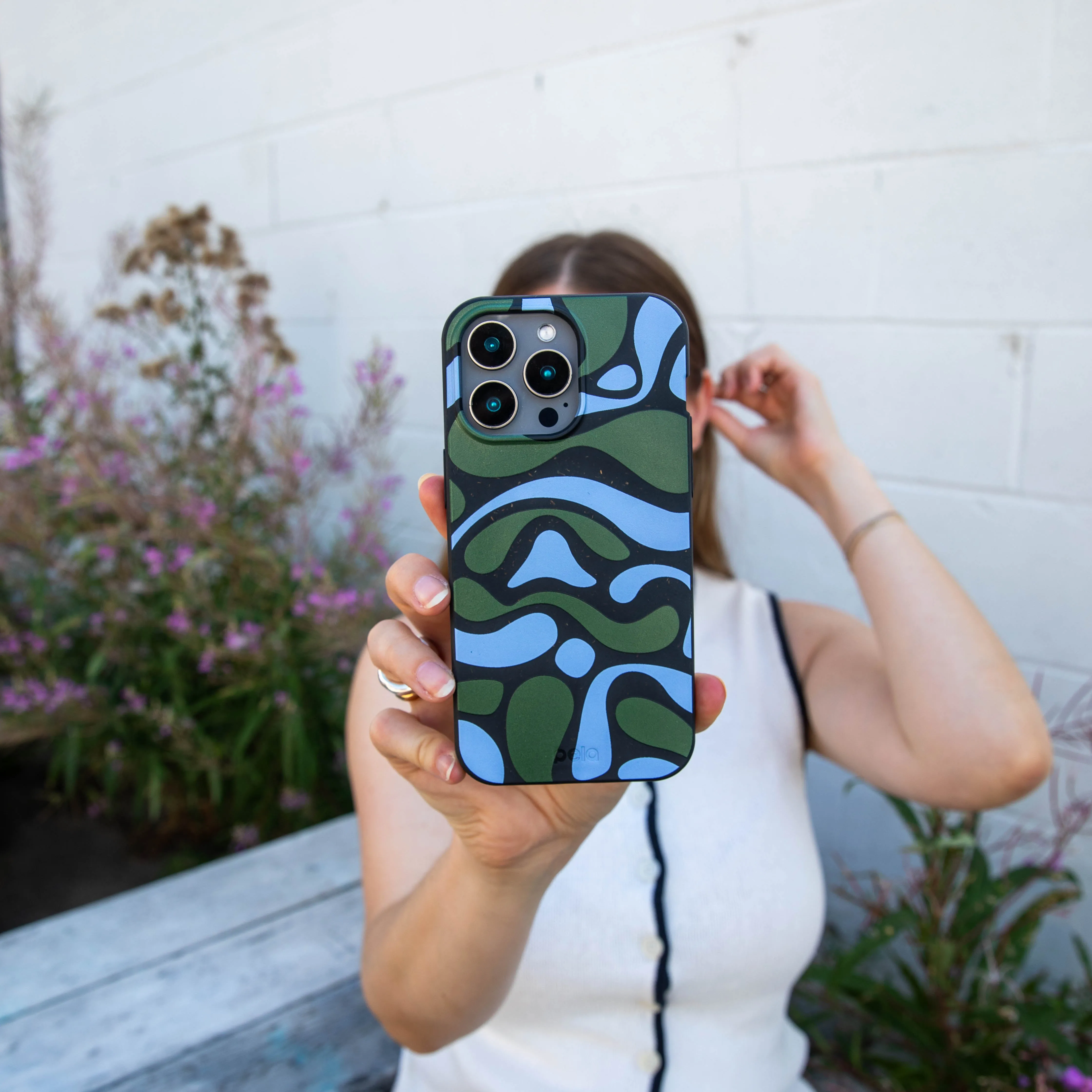 Hybrid Shield Handcrafted Design Black Curve and Flow iPhone 17 Case