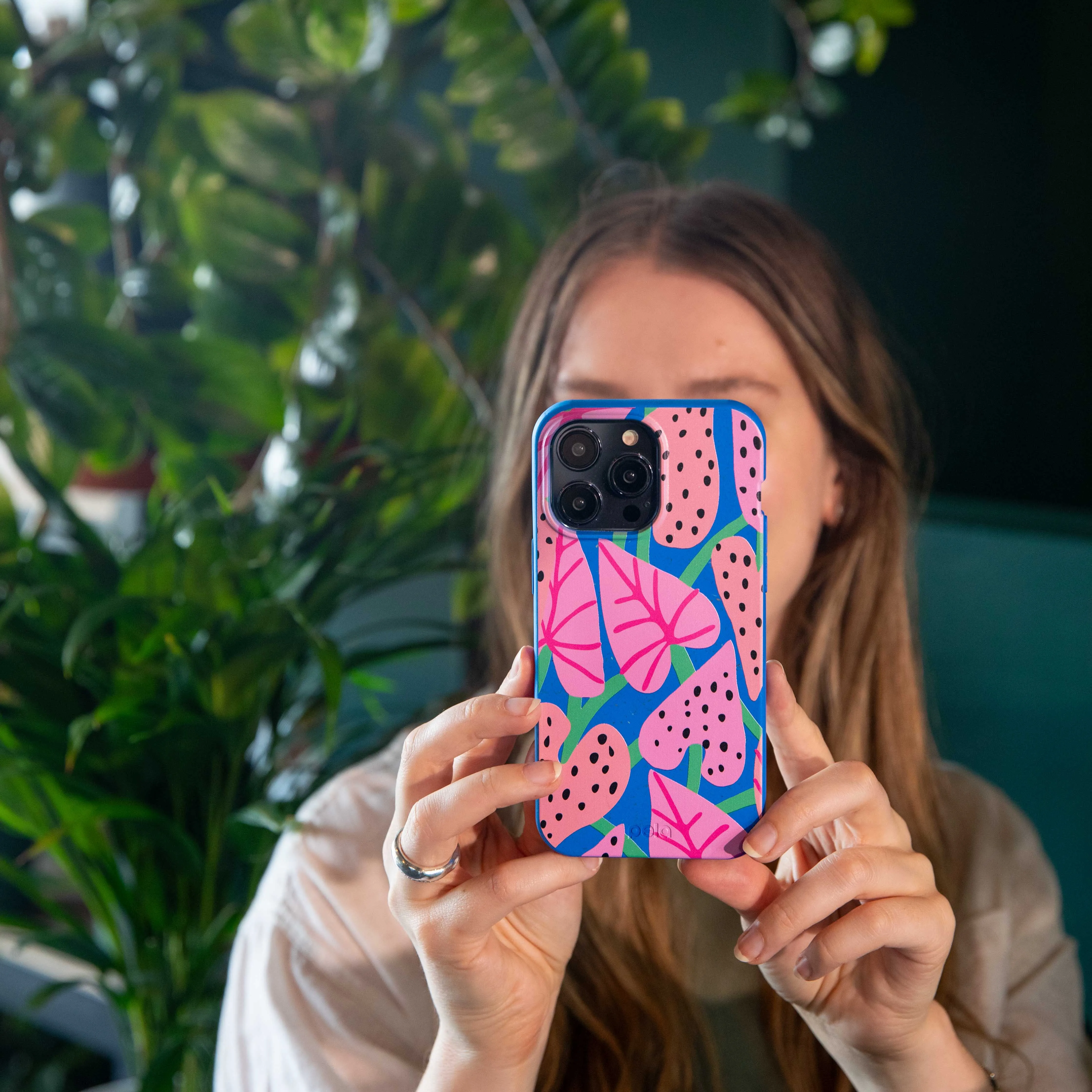 Electric Blue Candy Bloom iPhone 17 Case Stylish Edge