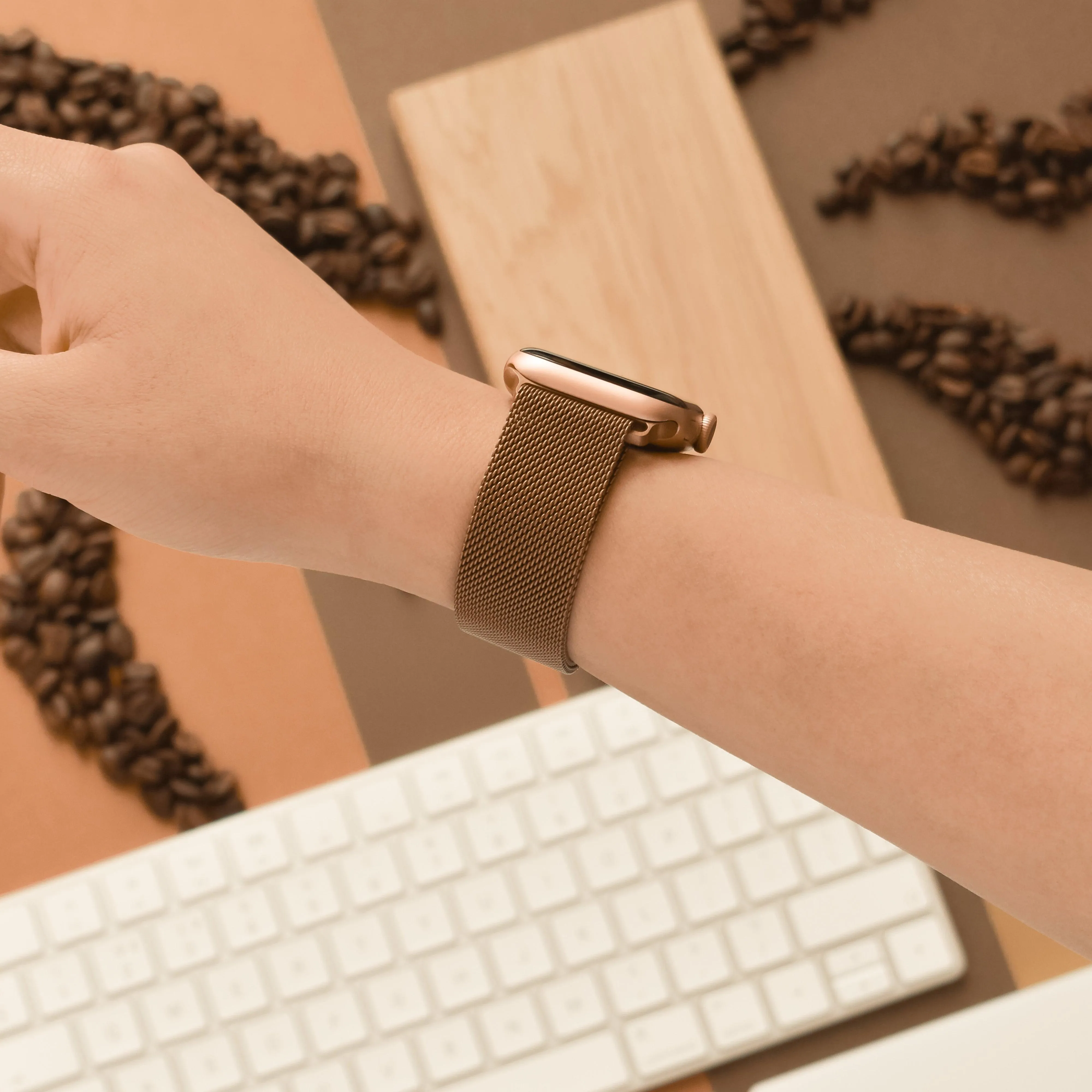 Magnetic Chain Apple Watch Strap - Coffee Fashion Everyday Fit Active Lifestyle