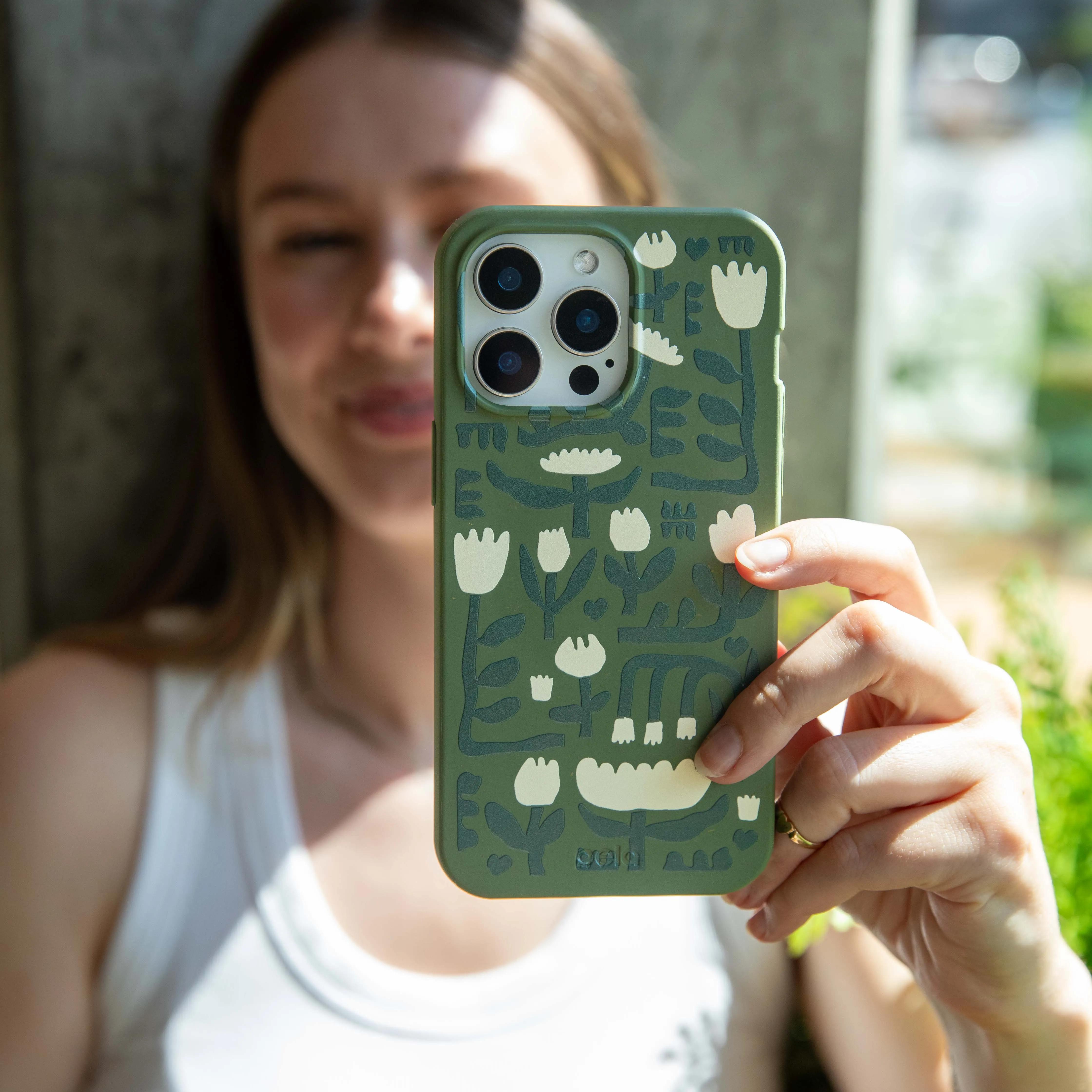 Forest Floor Abstract Tulips iPhone 17 Case Heat dissipation