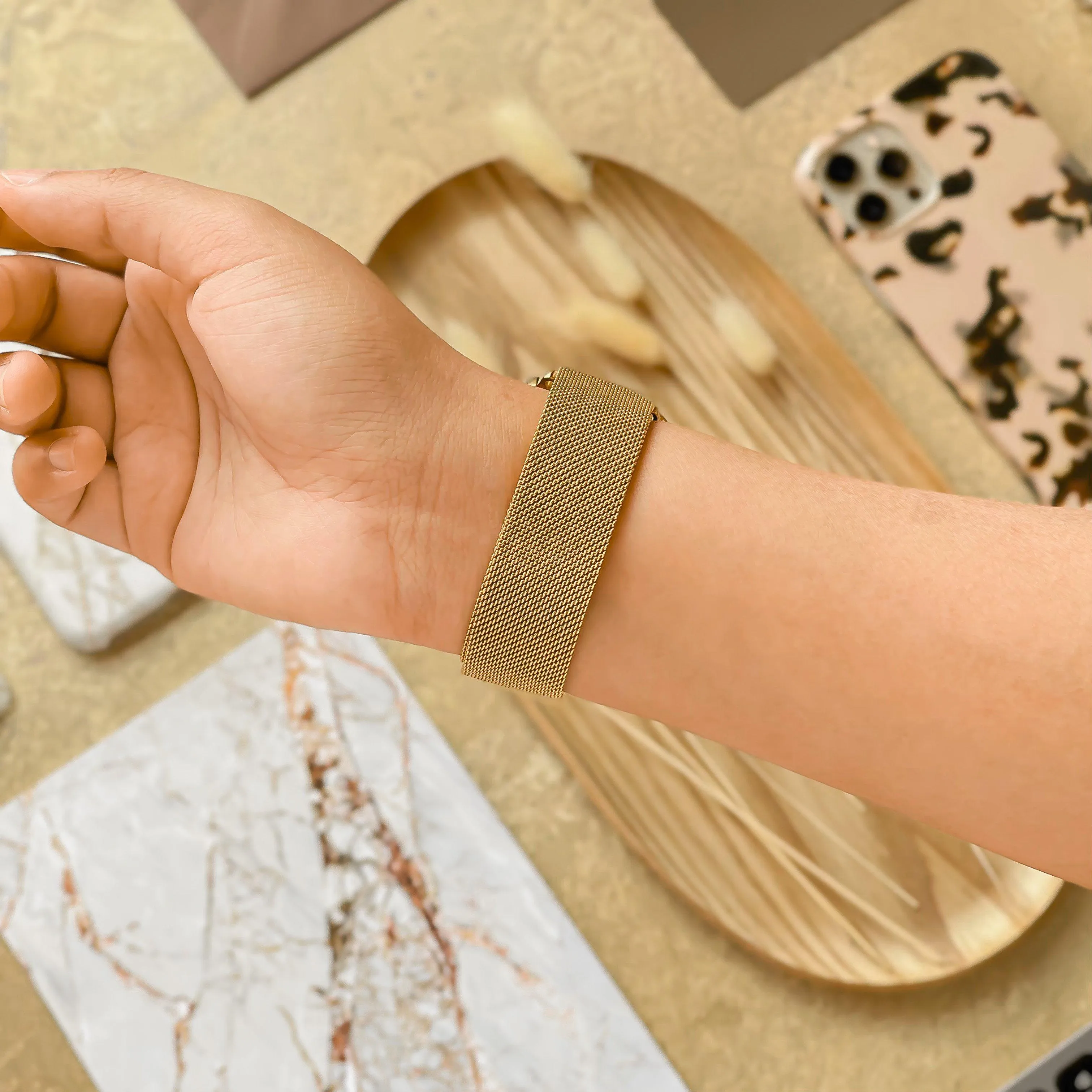 Magnetic Chain Apple Watch Strap - Gold Flexible Comfort Fit