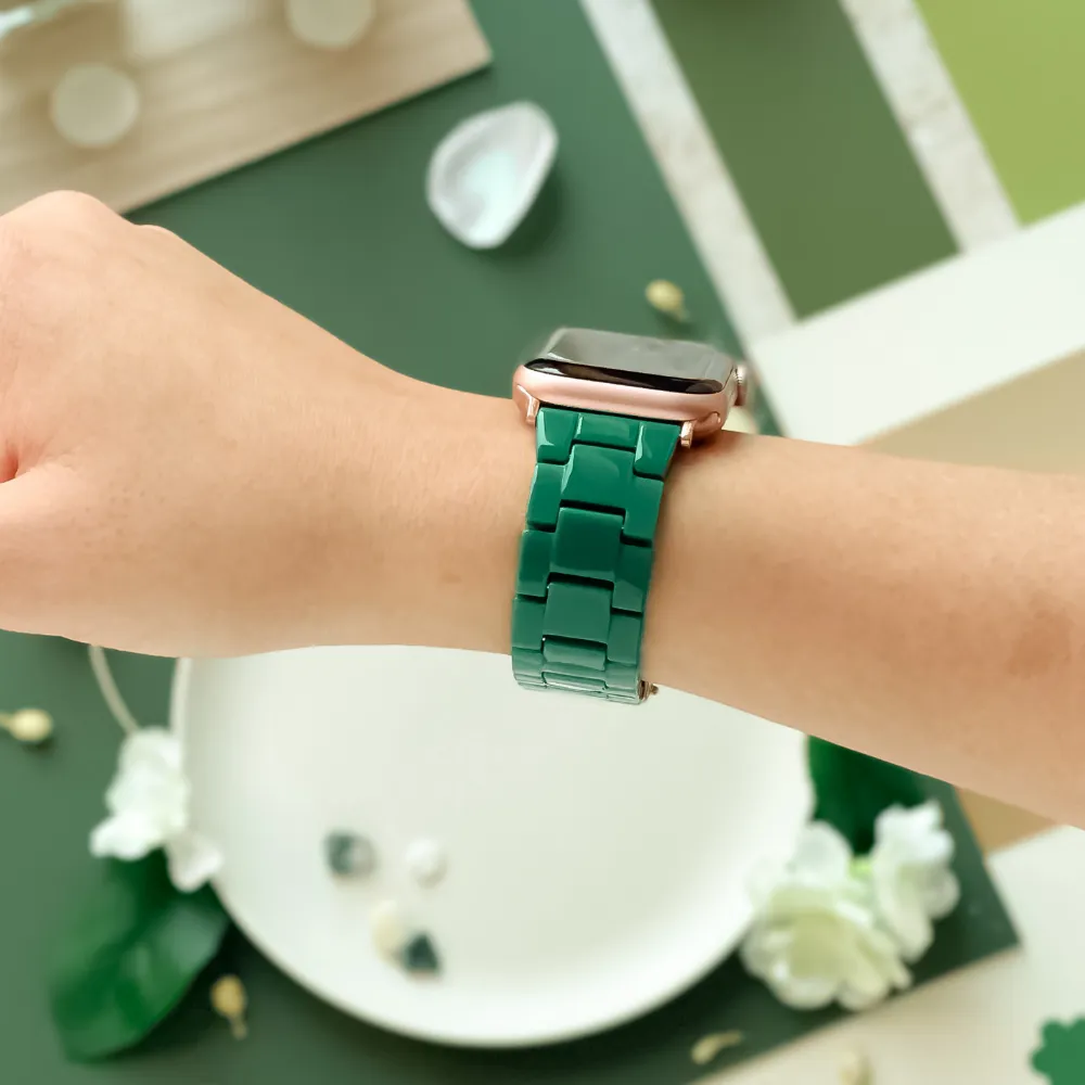Flexible Feature Design Luxe Green Apple Watch Strap