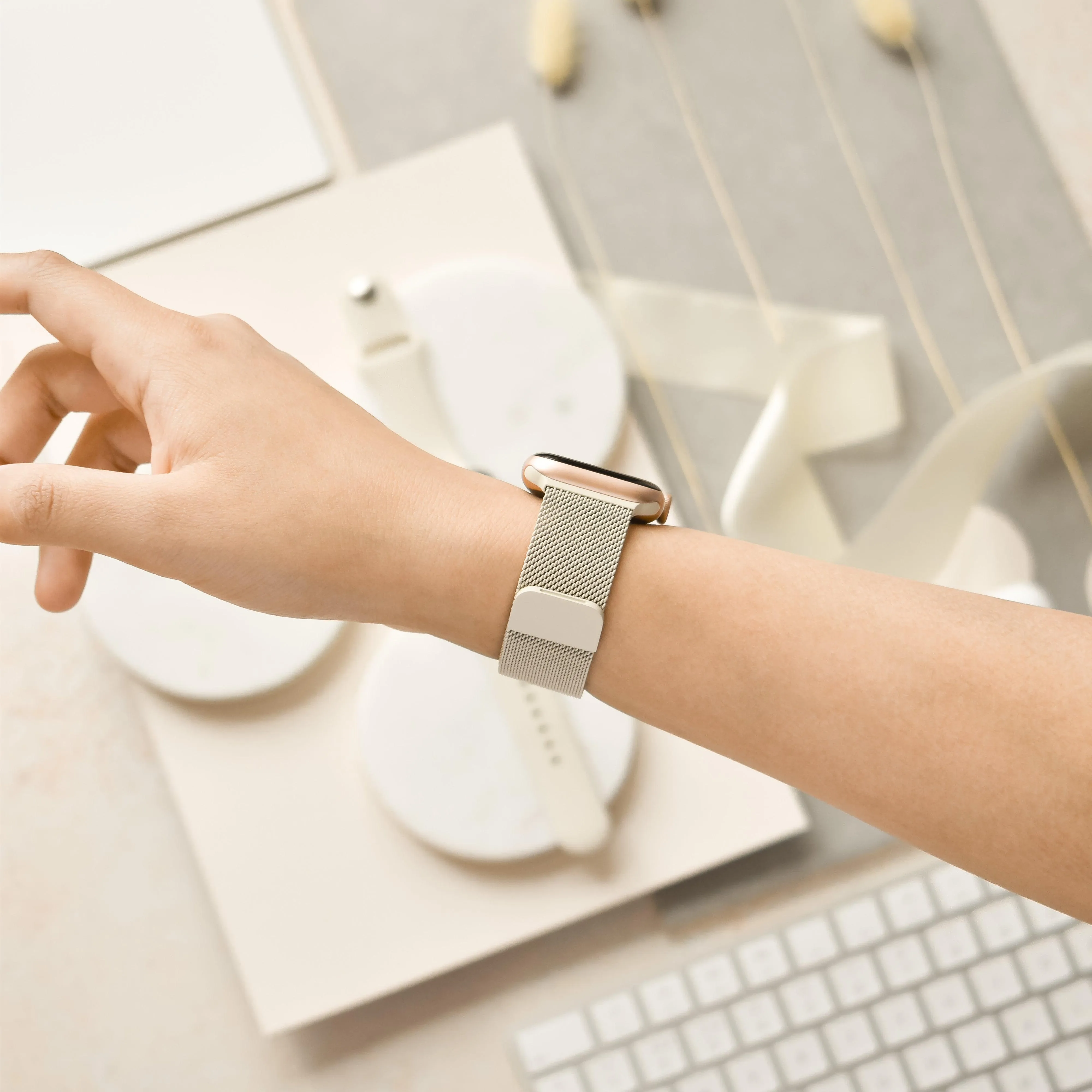 Sweat Resistant Outdoor Fashion Fit Magnetic Chain Apple Watch Strap - Almond White