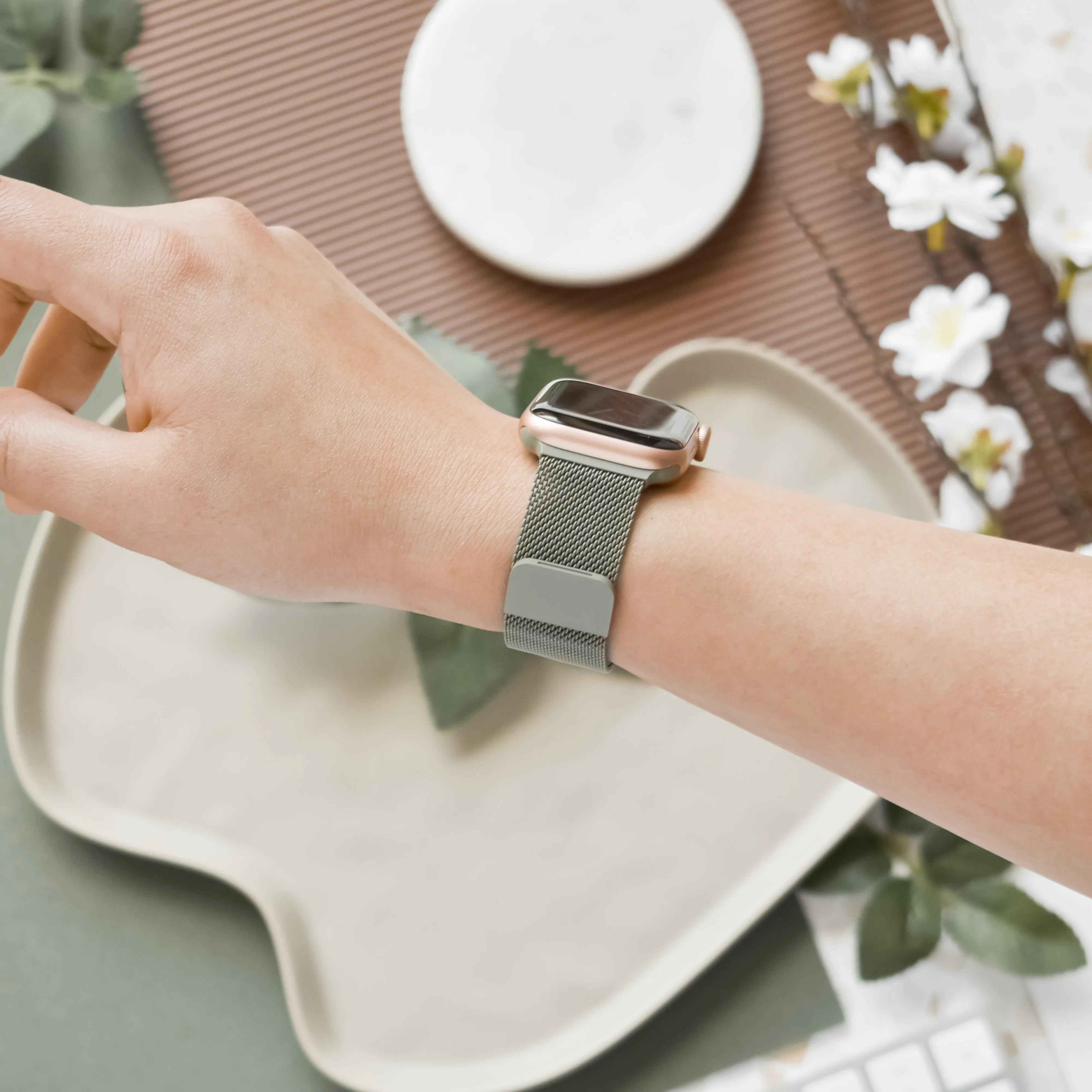 Outdoor Performance Magnetic Chain Apple Watch Strap - Khaki