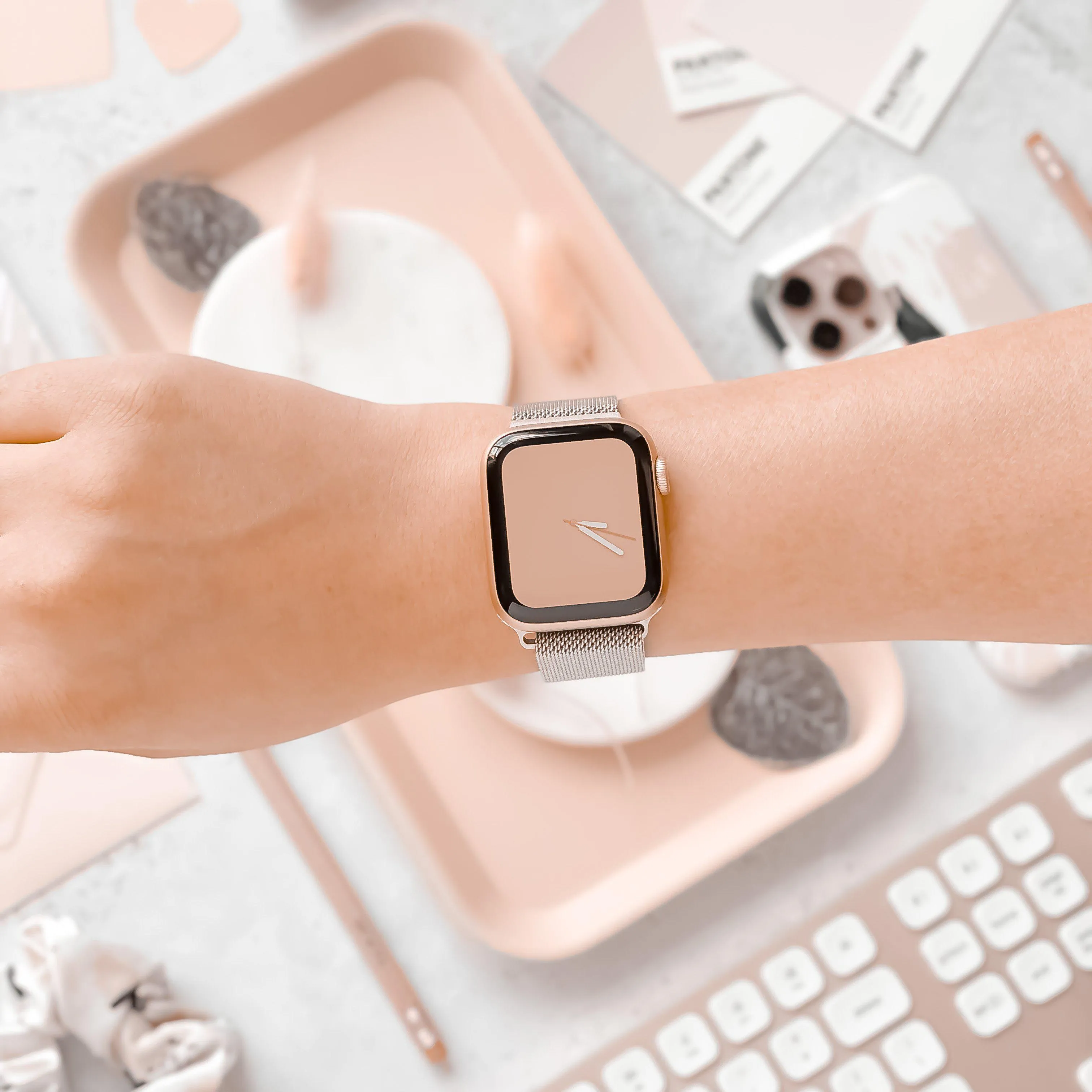 Magnetic Chain Apple Watch Strap - Silver Elegant feature Unisex Design