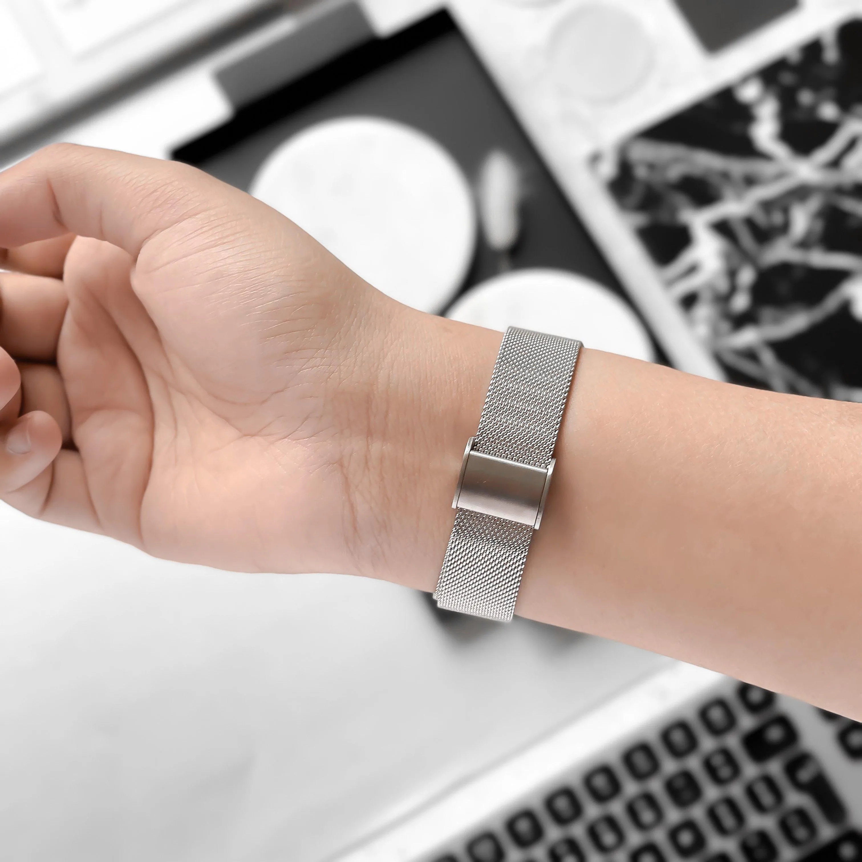 Sleek Comfort Fit Luxury Style Milanese Apple Watch Strap - Silver