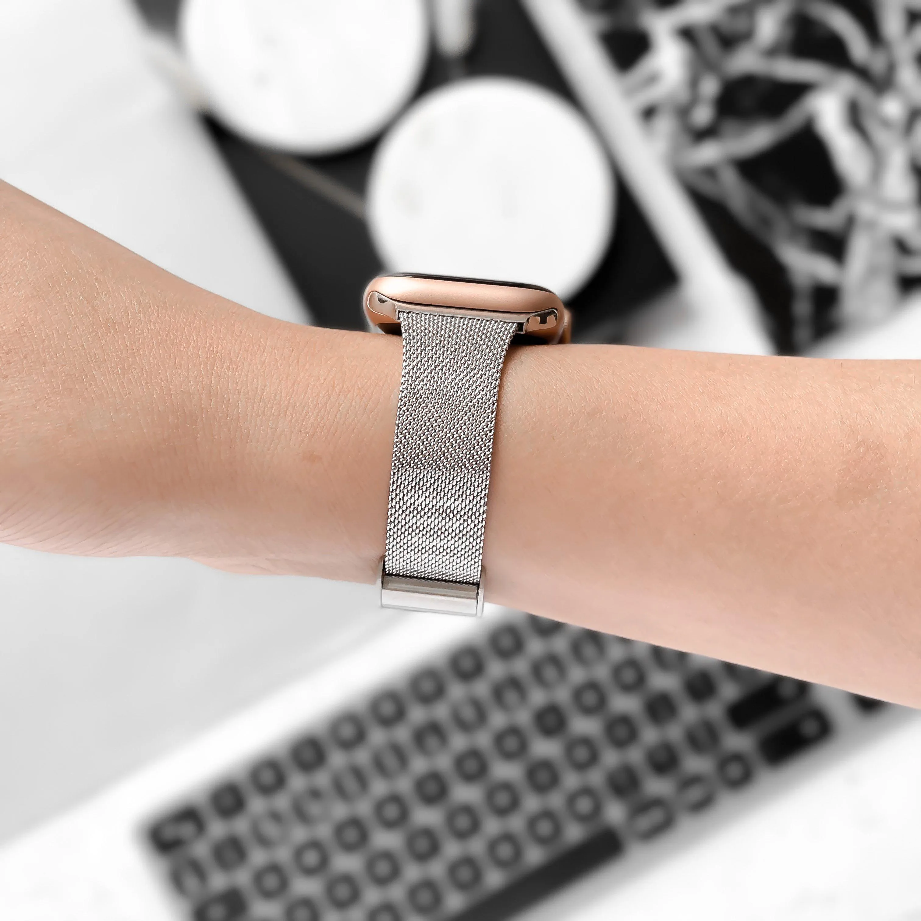Milanese Apple Watch Strap - Silver Adjustable band