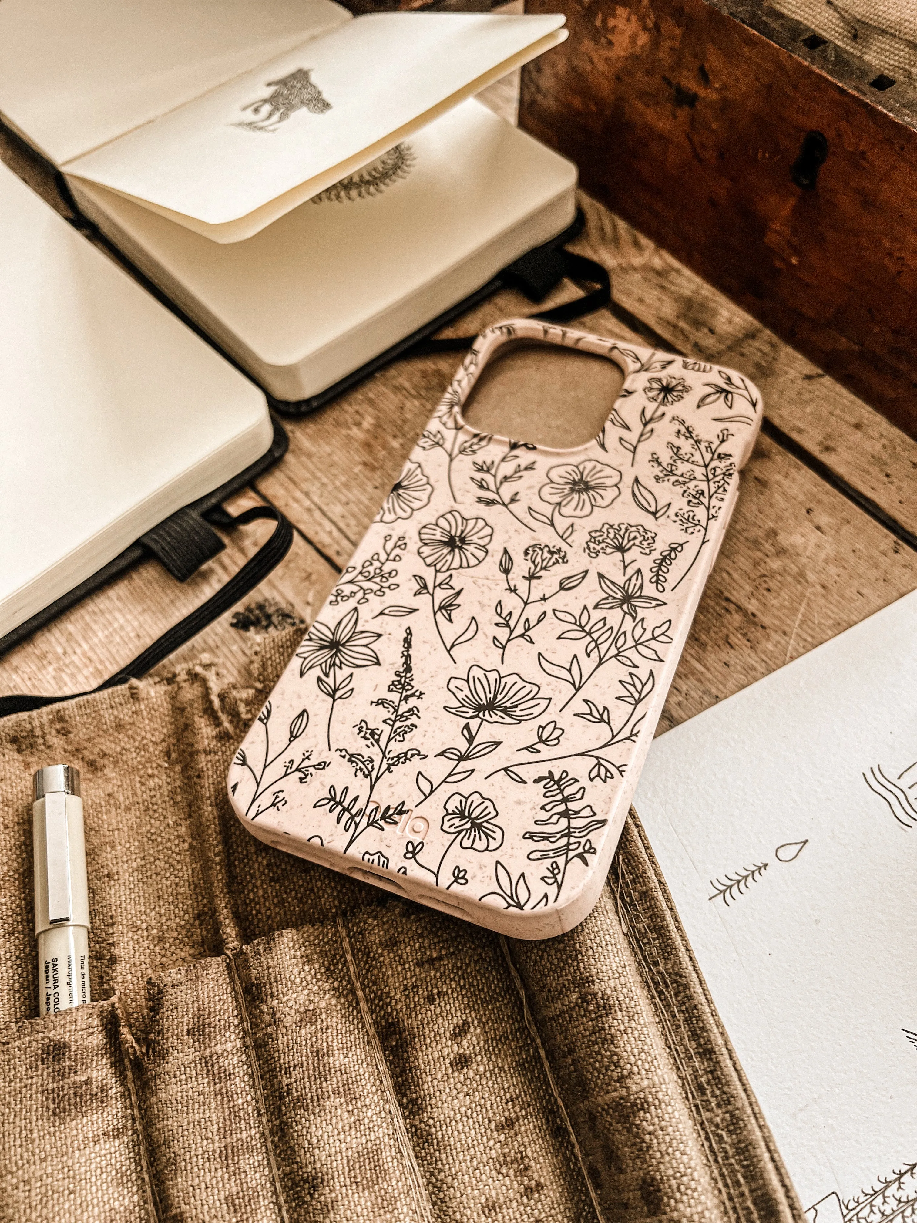 Matte Guard Artistic Design Seashell Wild Flower iPhone 17 Case