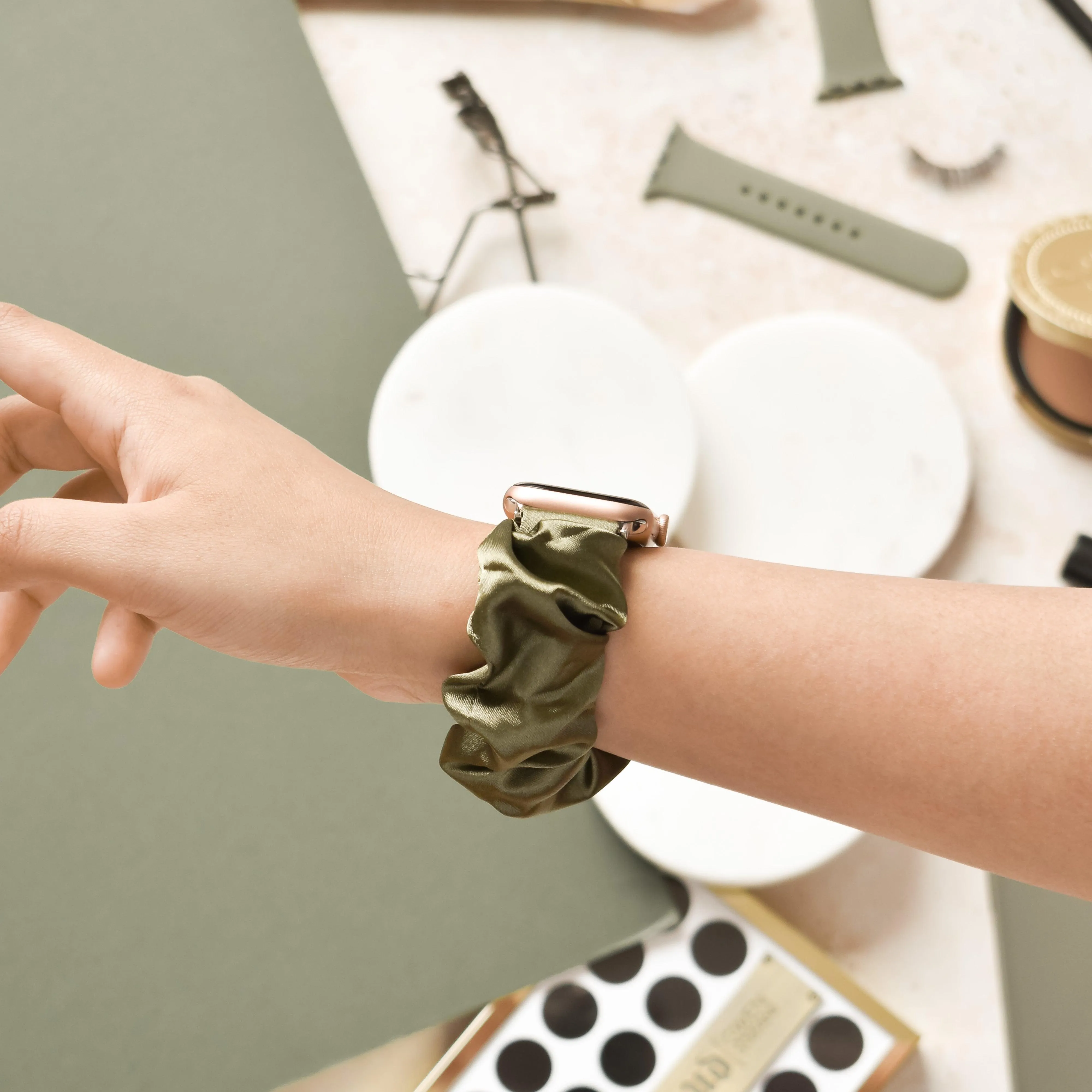 Scrunchie Apple Watch Strap - Vintage Khaki Daily practicality