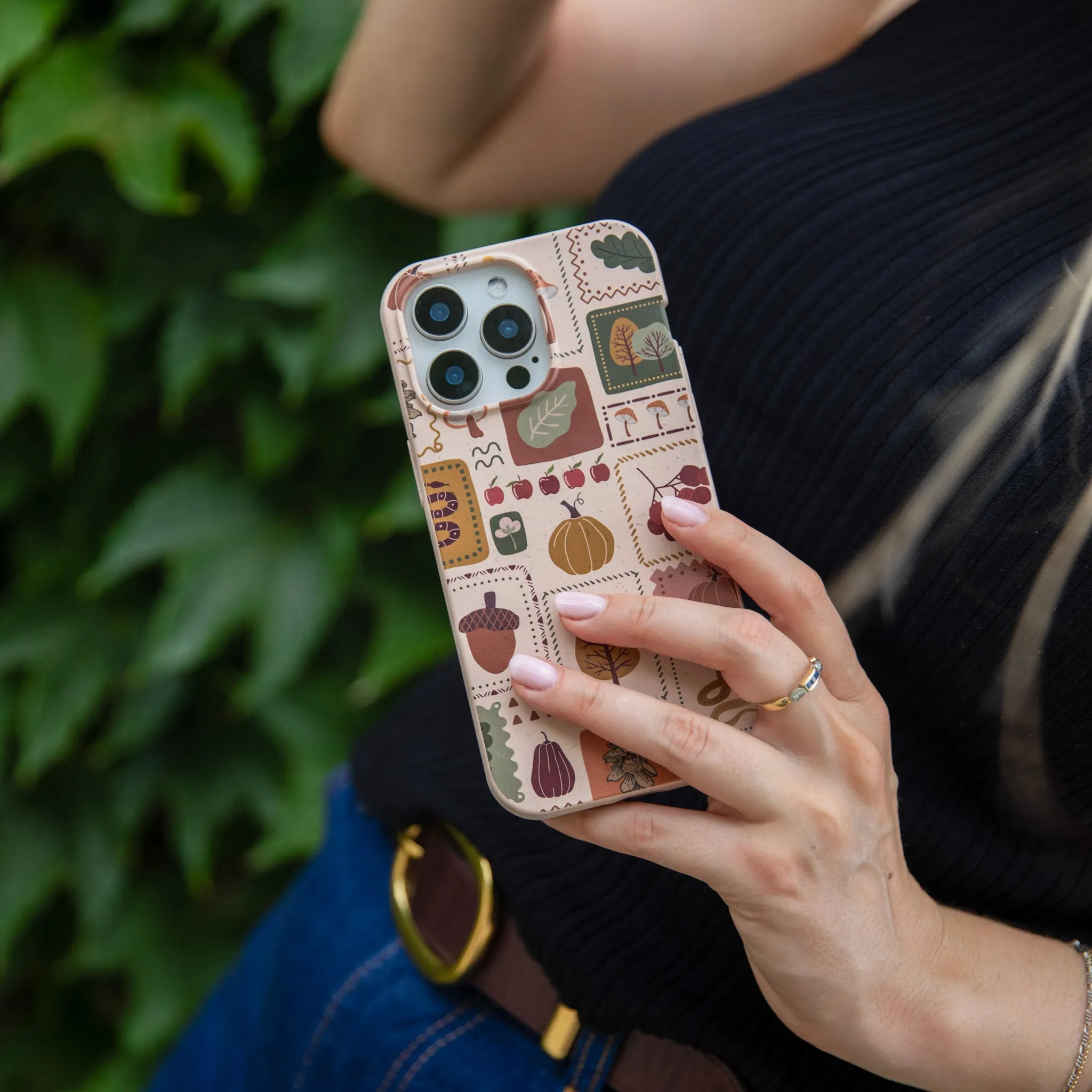 Elegant Surface Texture Durable Finish Seashell Autumn Patch iPhone 17 Case