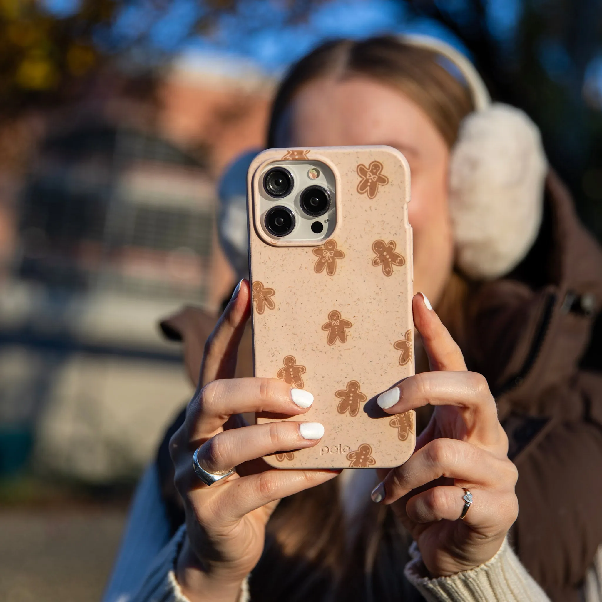 Hybrid Finish Texture Seashell Gingerbread delight iPhone 17 Case