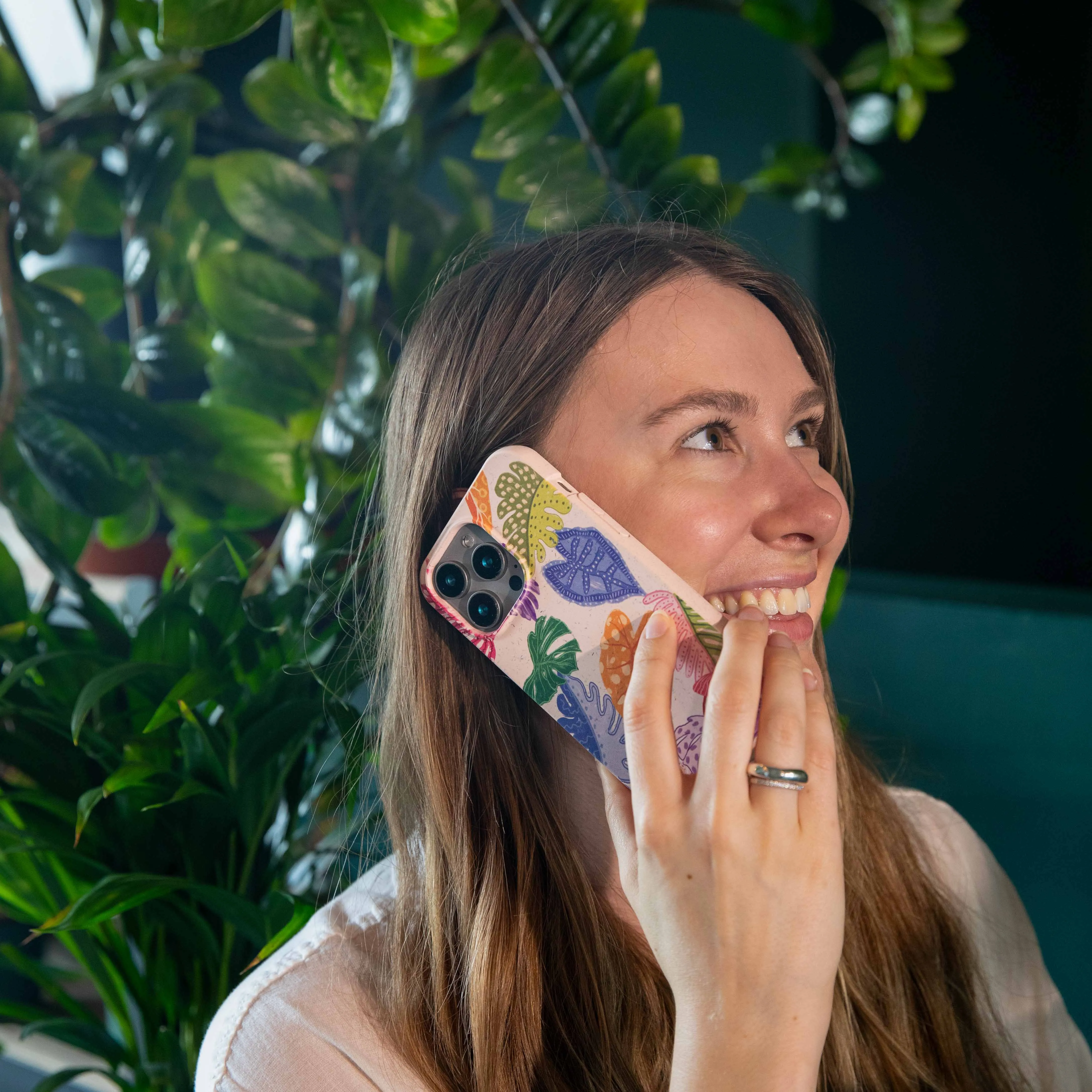 Seashell Tropical Cheer iPhone 17 Case Sleek Guard