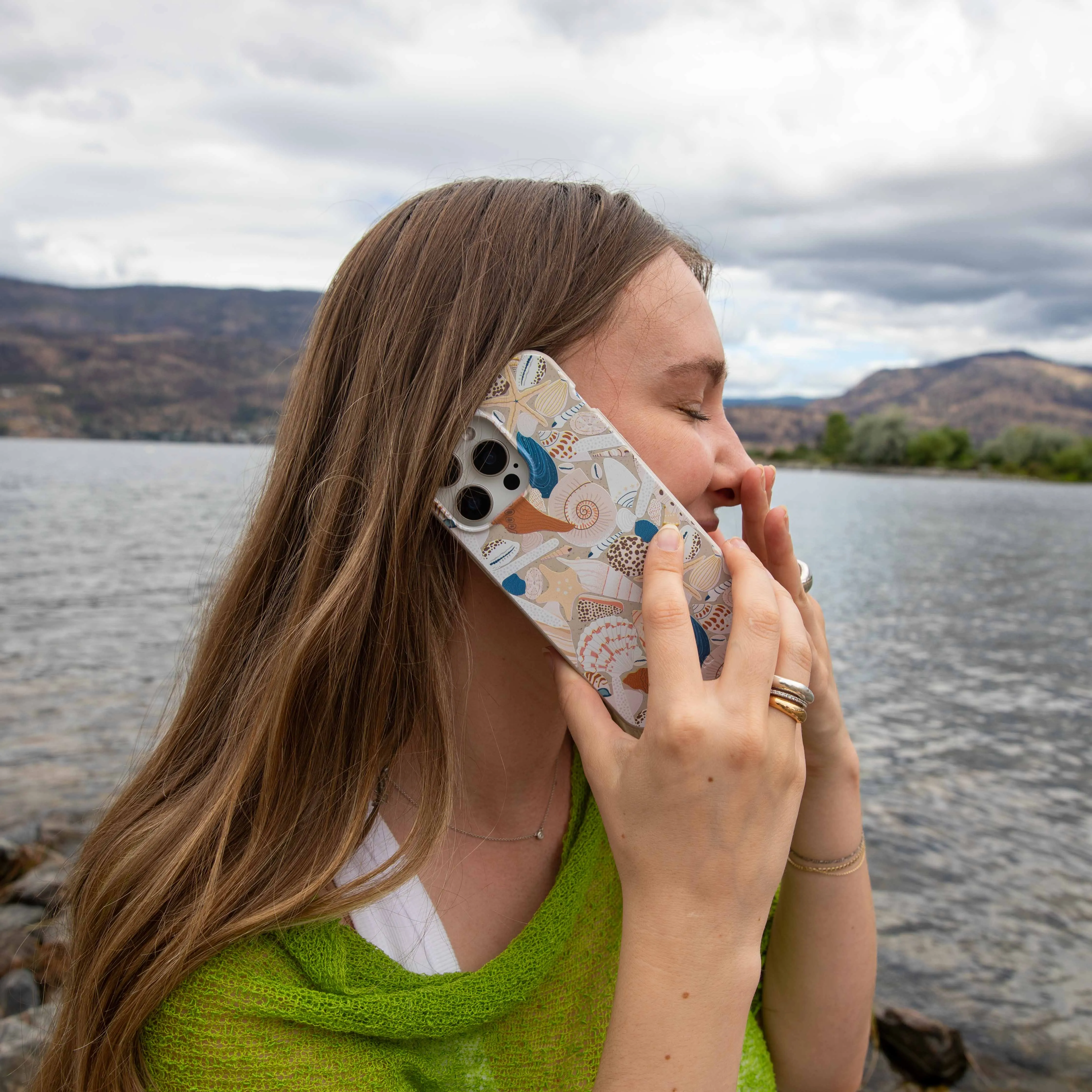 London Fog Sandy Shells iPhone 17 Case Slim Design Polished Texture Design