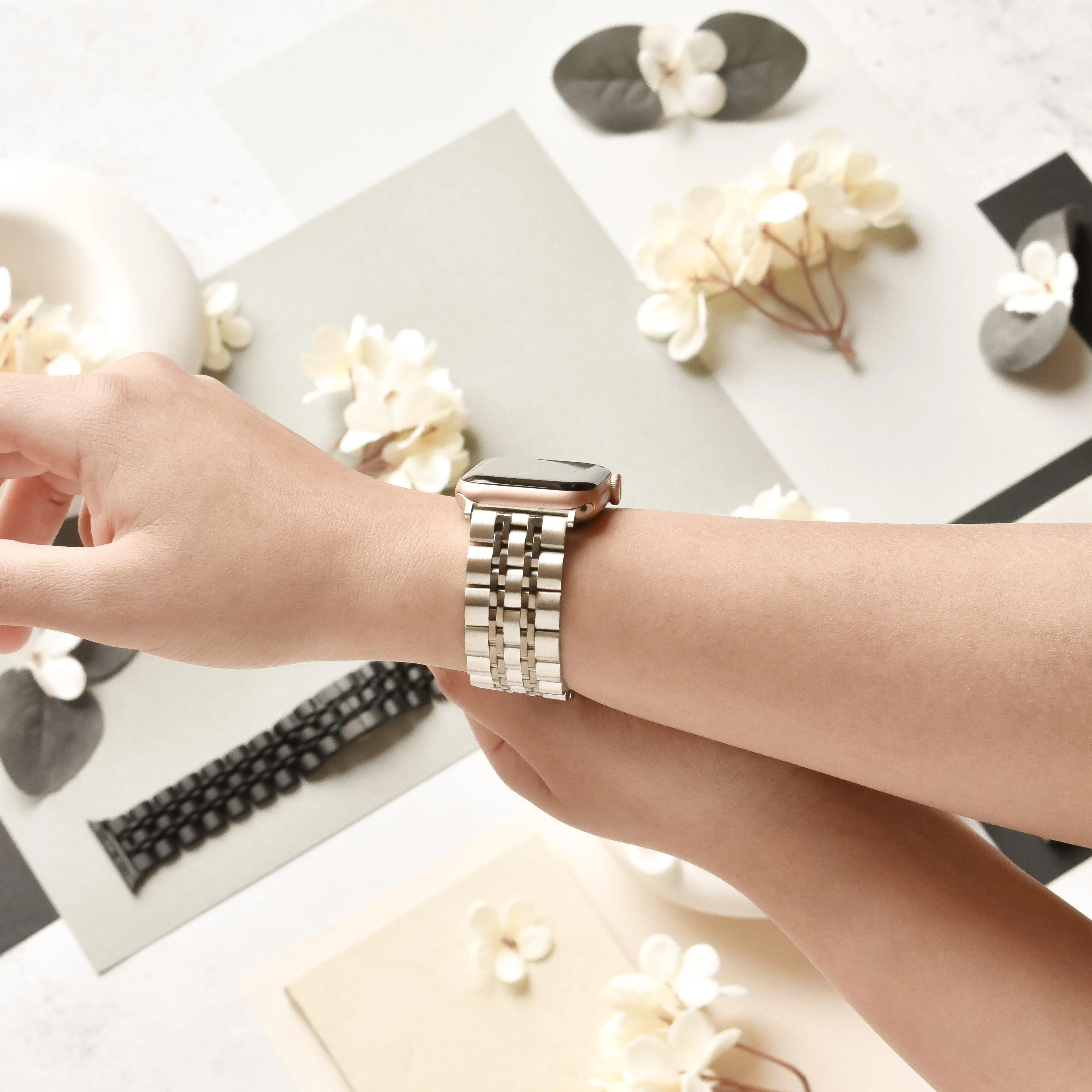 Stainless Steel Apple Watch Strap - Black & Silver Stylish Smart Look Breathable Material