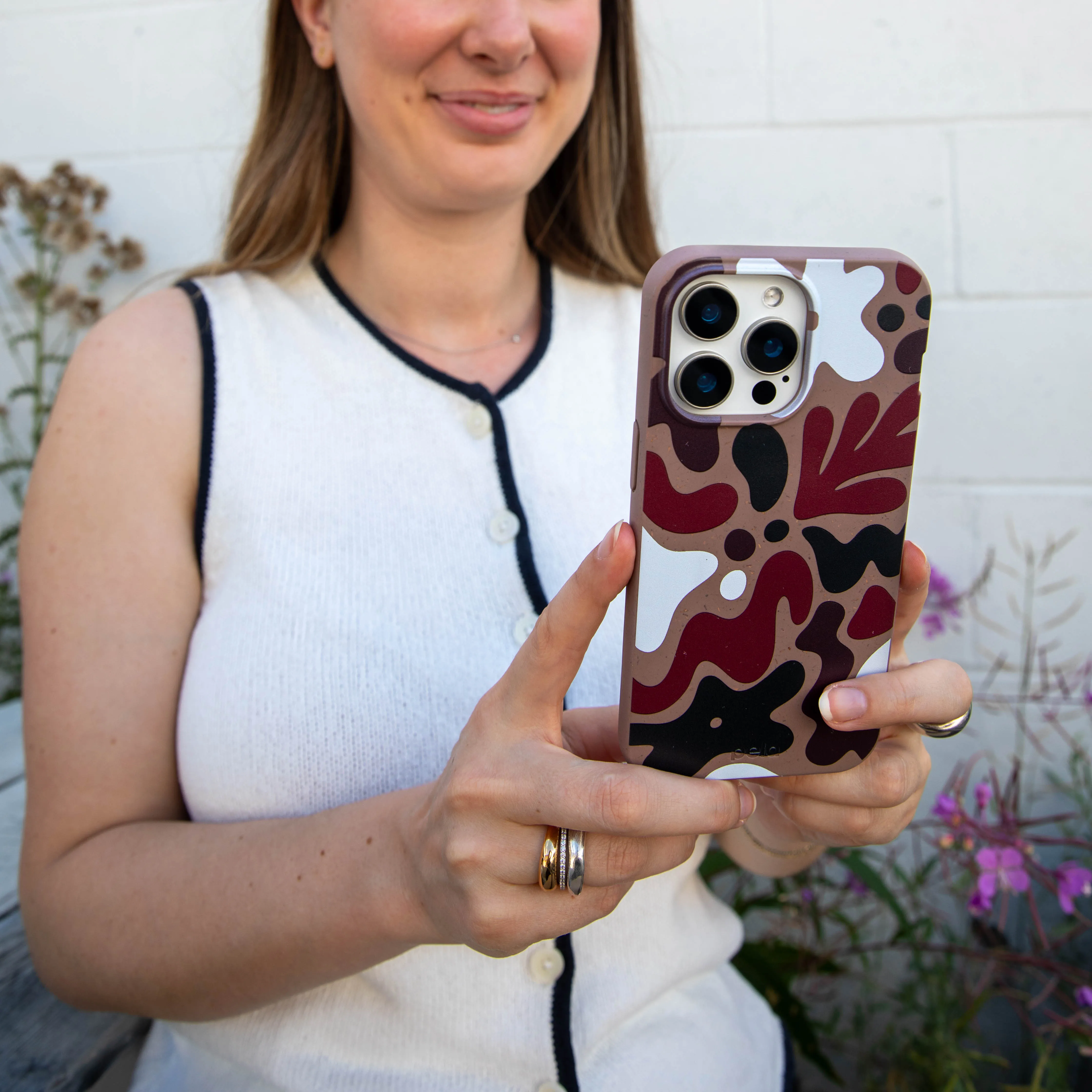 Clear Design Modern Texture Chocolate Brown Earthy Curves iPhone 17 Case